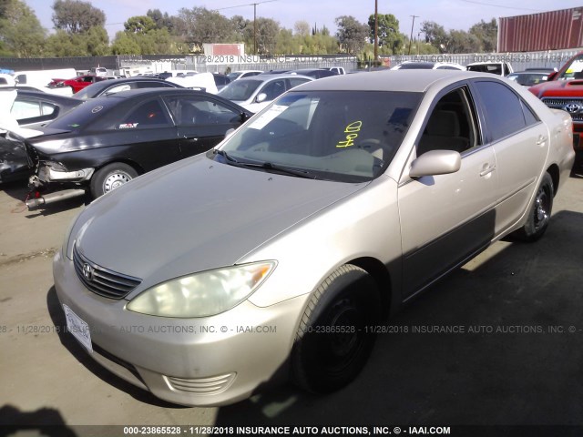 4T1BE32K35U528878 - 2005 TOYOTA CAMRY LE/XLE/SE GOLD photo 2