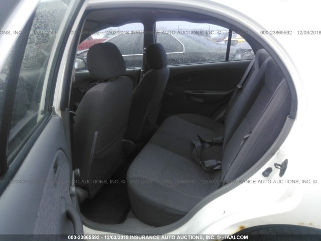 KNADC125556374452 - 2005 KIA RIO WHITE photo 8