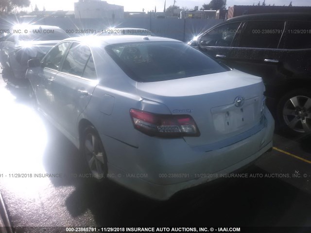 4T1BF3EK5BU595809 - 2011 TOYOTA CAMRY SE/LE/XLE 白色 照片 3