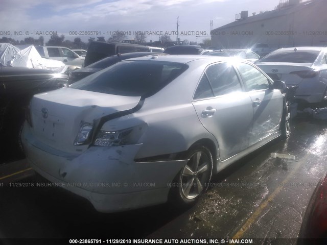 4T1BF3EK5BU595809 - 2011 TOYOTA CAMRY SE/LE/XLE 白色 照片 4