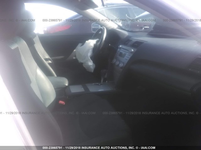 4T1BF3EK5BU595809 - 2011 TOYOTA CAMRY SE/LE/XLE 白色 照片 5