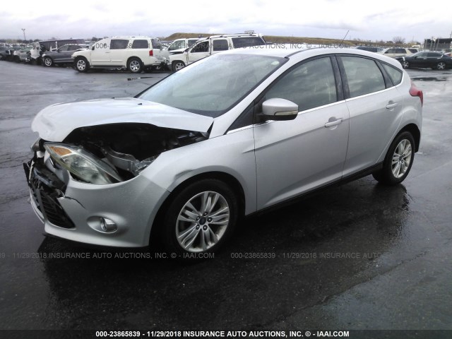 1FAHP3M20CL206469 - 2012 FORD FOCUS SEL SILVER photo 2