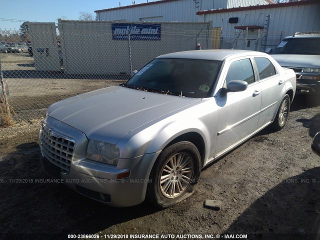 2C3KA53G68H109098 - 2008 CHRYSLER 300 TOURING SILVER photo 2