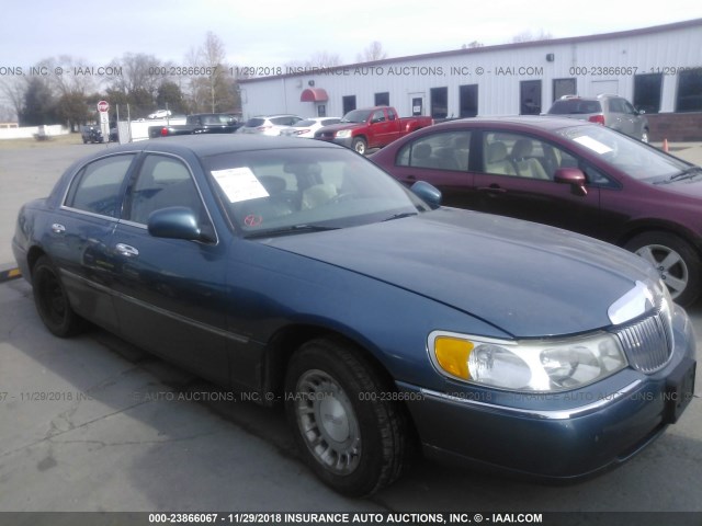 1LNHM81W62Y667390 - 2002 LINCOLN TOWN CAR EXECUTIVE BLUE photo 1