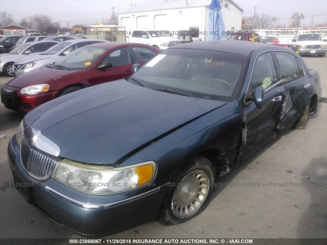 1LNHM81W62Y667390 - 2002 LINCOLN TOWN CAR EXECUTIVE BLUE photo 2