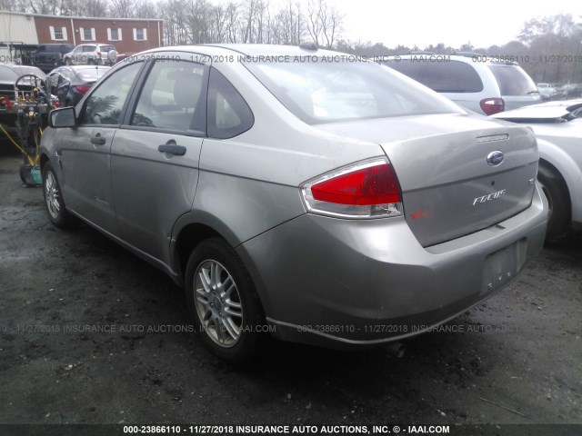 1FAHP35N58W264818 - 2008 FORD FOCUS SE/SEL/SES GRAY photo 3