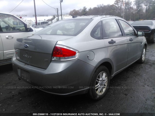 1FAHP35N58W264818 - 2008 FORD FOCUS SE/SEL/SES GRAY photo 4