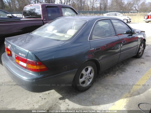 JT8BF28GXW5013577 - 1998 LEXUS ES 300 GREEN photo 4