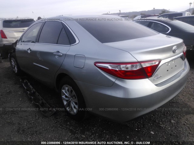4T4BF1FK2FR474735 - 2015 TOYOTA CAMRY LE/XLE/SE/XSE SILVER photo 3