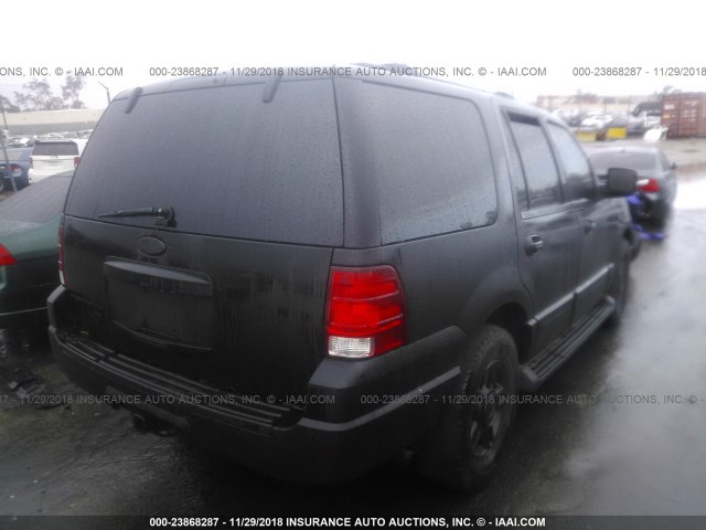 1FMRU15W14LA73828 - 2004 FORD EXPEDITION XLT BLACK photo 4