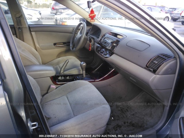 4T1BE32K34U935808 - 2004 TOYOTA CAMRY LE/XLE/SE GRAY photo 5