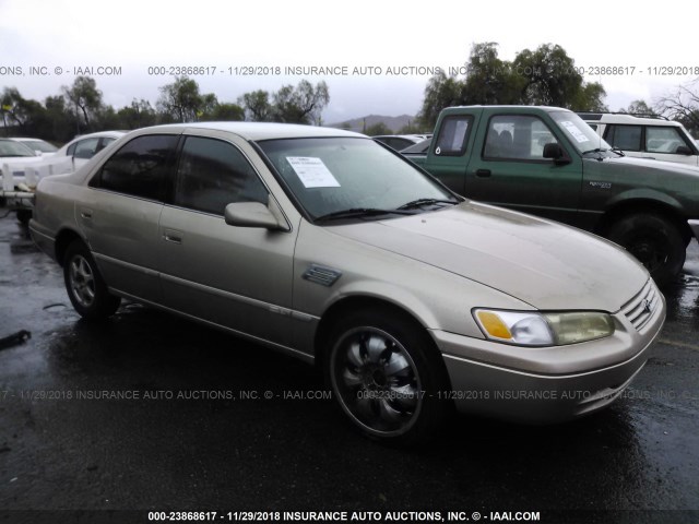 JT2BG22K7W0151465 - 1998 TOYOTA CAMRY CE/LE/XLE 金色 照片 1