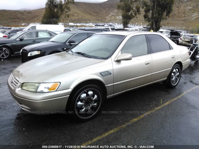 JT2BG22K7W0151465 - 1998 TOYOTA CAMRY CE/LE/XLE 金色 照片 2
