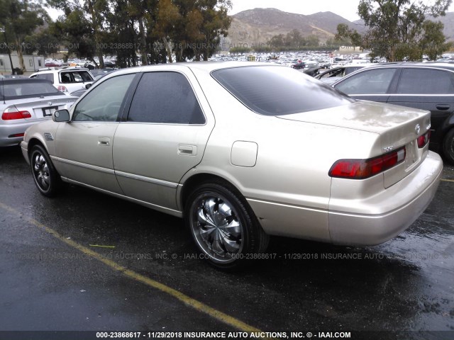 JT2BG22K7W0151465 - 1998 TOYOTA CAMRY CE/LE/XLE 金色 照片 3