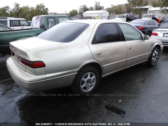 JT2BG22K7W0151465 - 1998 TOYOTA CAMRY CE/LE/XLE 金色 照片 4