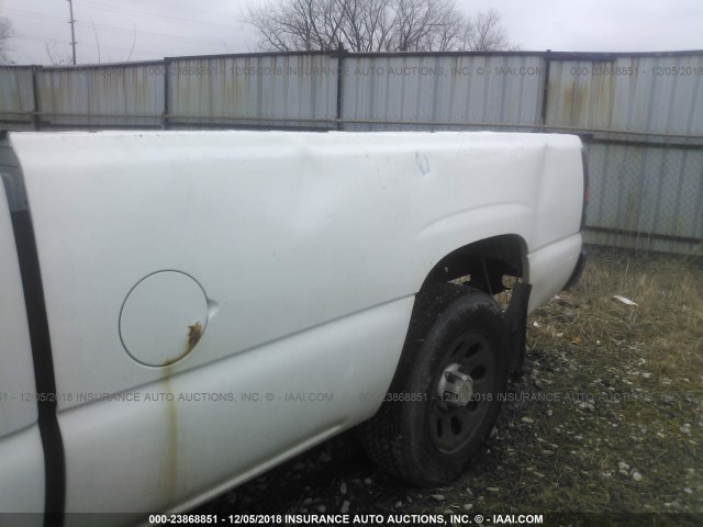 1GCEC14V75Z320668 - 2005 CHEVROLET SILVERADO C1500 WHITE photo 6