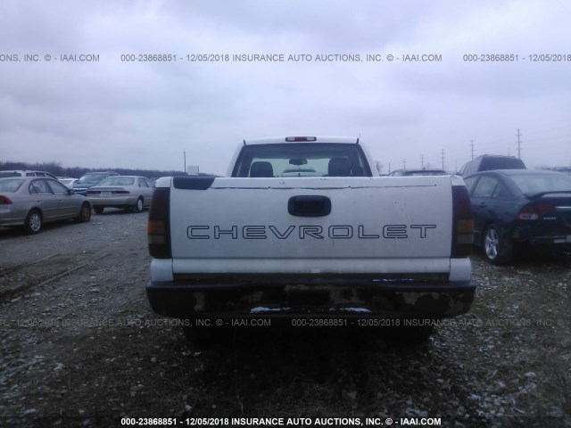 1GCEC14V75Z320668 - 2005 CHEVROLET SILVERADO C1500 WHITE photo 8