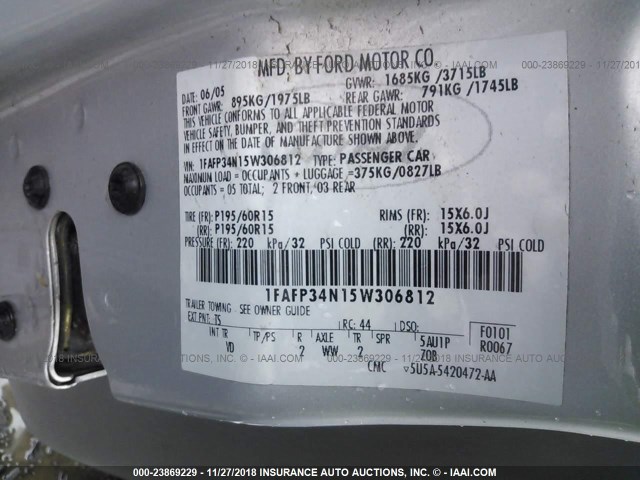 1FAFP34N15W306812 - 2005 FORD FOCUS ZX4 SILVER photo 9