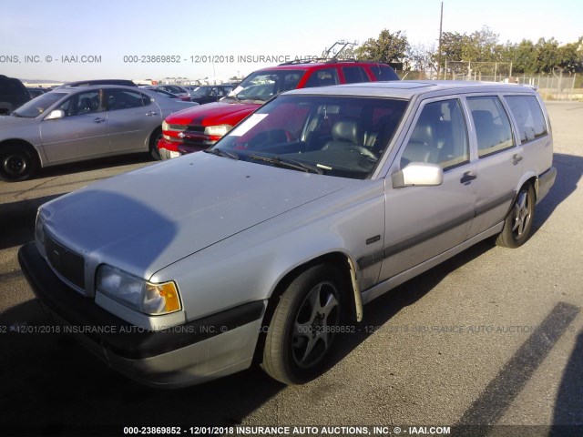 YV1LW5728V2314260 - 1997 VOLVO 850 T5 SILVER photo 2