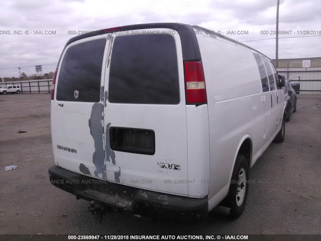 1GTGG29V951228732 - 2005 GMC SAVANA G2500 WHITE photo 4