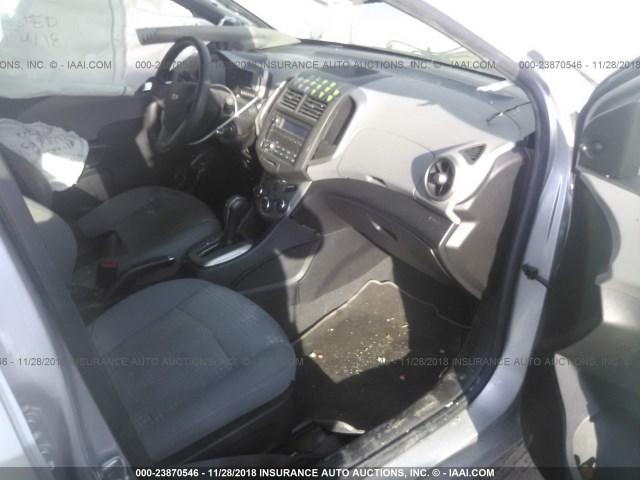 1G1JA5SH3E4234529 - 2014 CHEVROLET SONIC LS 银色 照片 5