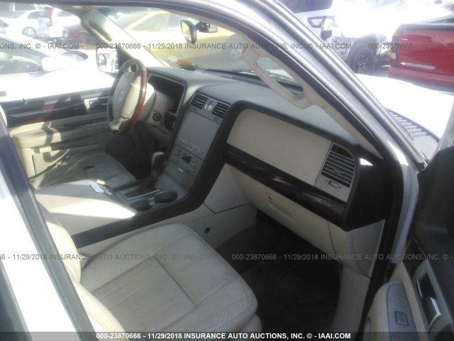5LMFU28R23LJ03090 - 2003 LINCOLN NAVIGATOR 白色 照片 5