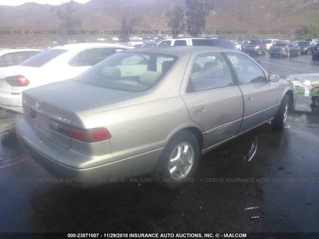 JT2BG28K8W0147612 - 1998 TOYOTA CAMRY LE/XLE GRAY photo 4