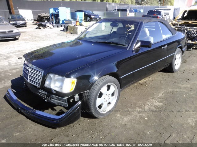 WDBEA66E4SC279669 - 1995 MERCEDES-BENZ E 320 BLACK photo 2