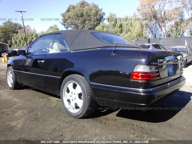 WDBEA66E4SC279669 - 1995 MERCEDES-BENZ E 320 BLACK photo 3