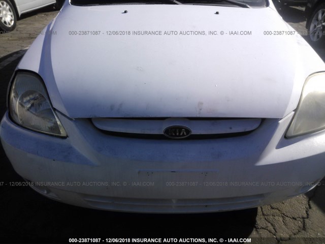 KNADC125756360892 - 2005 KIA RIO WHITE photo 6