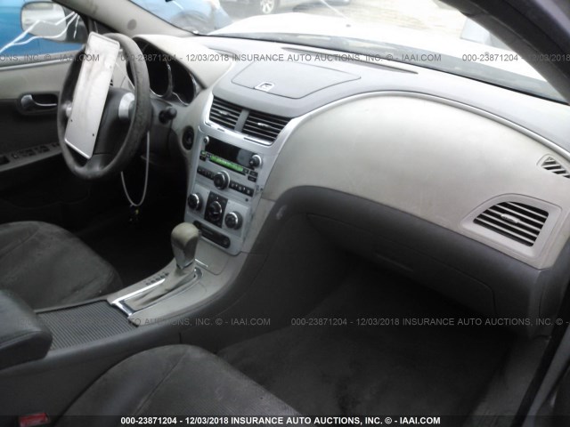 1G1ZB5E12BF251630 - 2011 CHEVROLET MALIBU LS ვერცხლისფერი ფოტო 5
