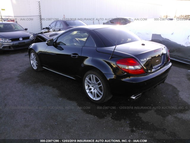 WDBWK54FX9F207049 - 2009 MERCEDES-BENZ SLK 300 BLACK photo 3