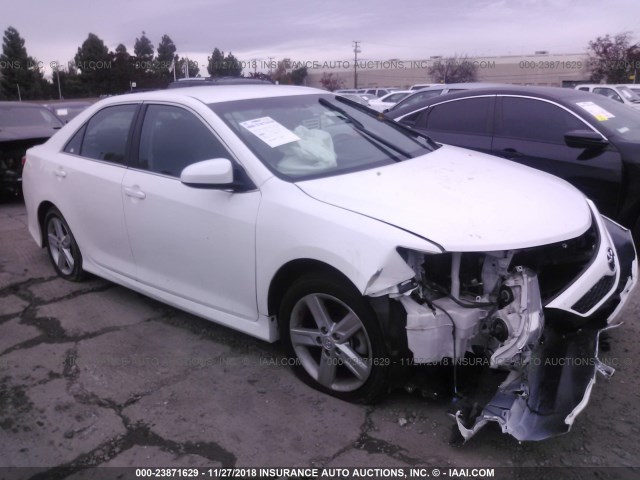 4T1BF1FK8EU766642 - 2014 TOYOTA CAMRY L/SE/LE/XLE 白色 照片 1