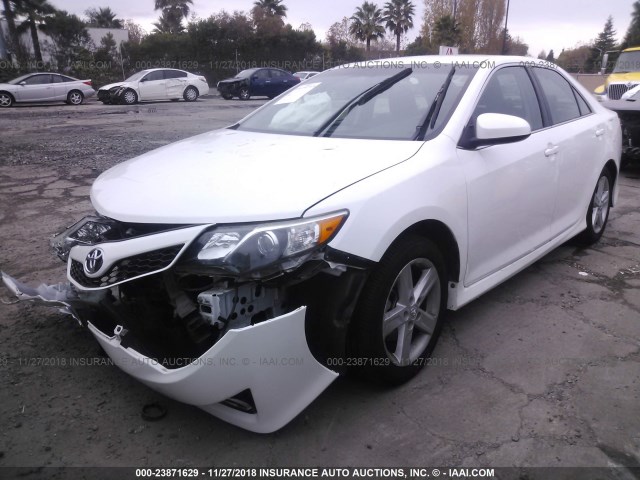 4T1BF1FK8EU766642 - 2014 TOYOTA CAMRY L/SE/LE/XLE 白色 照片 2
