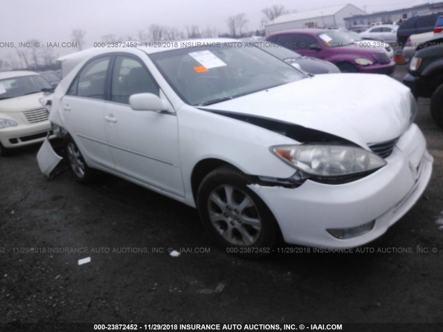 4T1BE30K55U434682 - 2005 TOYOTA CAMRY LE/XLE/SE WHITE photo 1