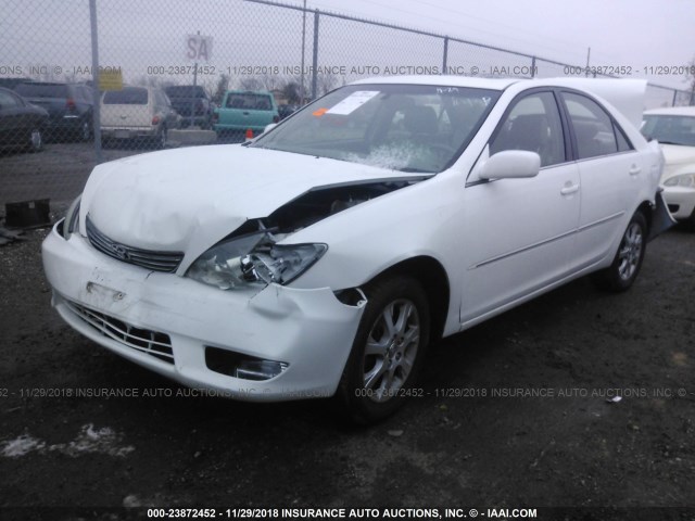 4T1BE30K55U434682 - 2005 TOYOTA CAMRY LE/XLE/SE WHITE photo 2