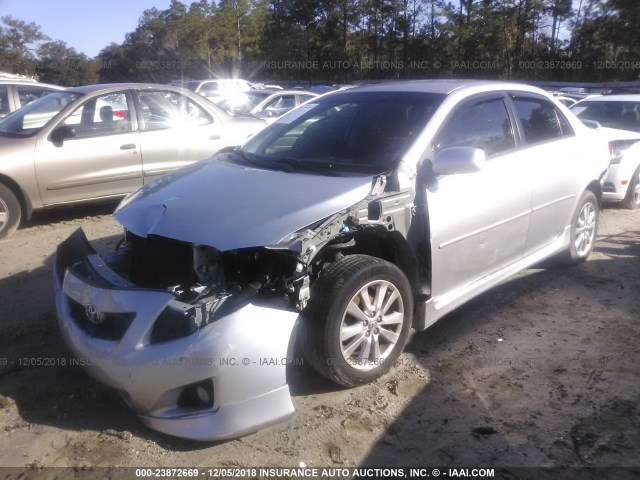 1NXBU4EE4AZ301515 - 2010 TOYOTA COROLLA S/LE/XLE SILVER photo 2