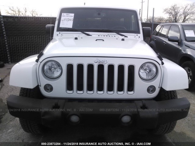 1C4BJWEG0GL175517 - 2016 JEEP WRANGLER UNLIMITE SAHARA WHITE photo 6