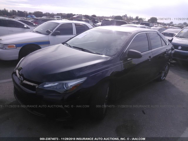 4T1BF1FK8FU100432 - 2015 TOYOTA CAMRY LE/XLE/SE/XSE BLACK photo 2
