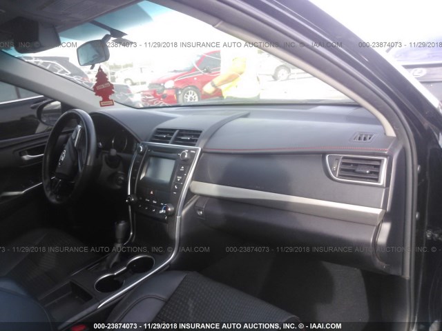 4T1BF1FK8FU100432 - 2015 TOYOTA CAMRY LE/XLE/SE/XSE BLACK photo 5