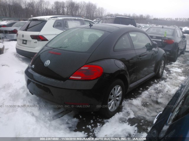 3VWFP7AT5DM630555 - 2013 VOLKSWAGEN BEETLE BLACK photo 4