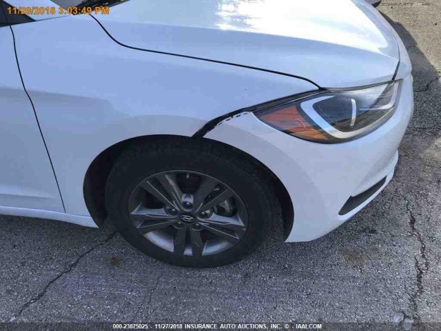 5NPD84LF6JH213735 - 2018 HYUNDAI ELANTRA SEL/VALUE/LIMITED WHITE photo 11