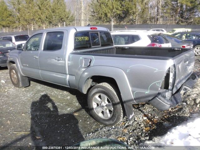 3TMMU4FN9FM086074 - 2015 TOYOTA TACOMA DOUBLE CAB LONG BED SILVER photo 3