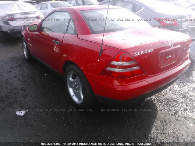 WDBKK47F1XF113126 - 1999 MERCEDES-BENZ SLK 230 KOMPRESSOR RED photo 3