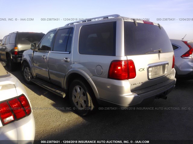 5LMFU27R64LJ31073 - 2004 LINCOLN NAVIGATOR 银色 照片 3