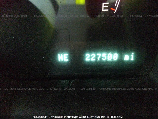 5LMFU27R64LJ31073 - 2004 LINCOLN NAVIGATOR 银色 照片 7