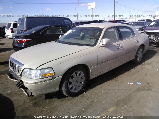 1LNHM83W03Y638000 - 2003 LINCOLN TOWN CAR CARTIER CREAM photo 2