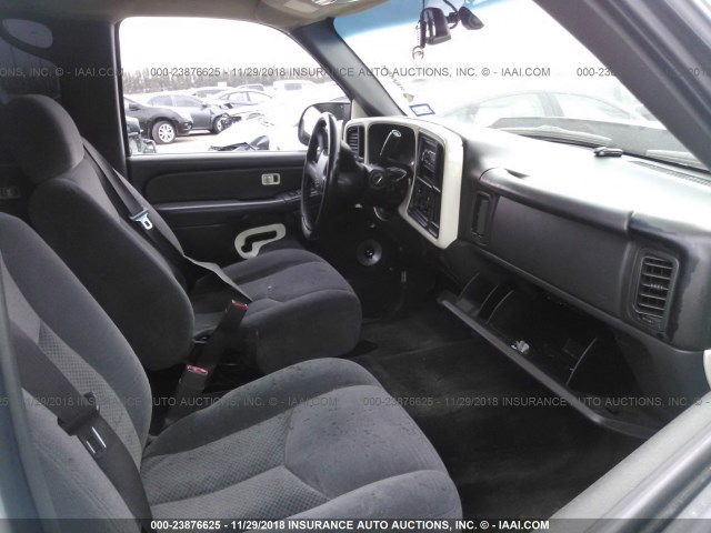 2GCEC13T261213120 - 2006 CHEVROLET SILVERADO C1500 WHITE photo 5