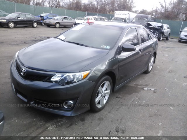 4T1BF1FK7EU440525 - 2014 TOYOTA CAMRY L/SE/LE/XLE 灰色 照片 2