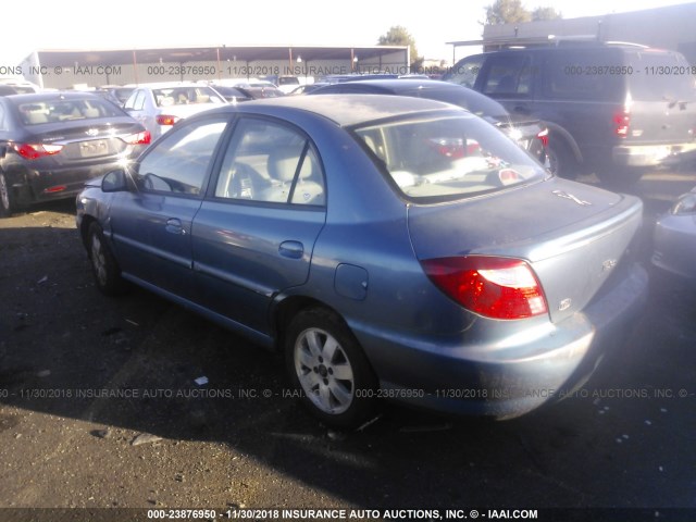 KNADC123126141372 - 2002 KIA RIO BLUE photo 3